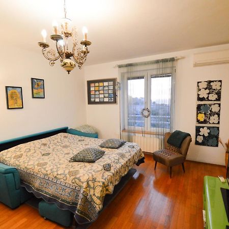 Lungo Mare Apartment Pula Exterior photo
